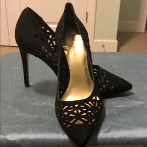 Black laser cut BCBG pumps